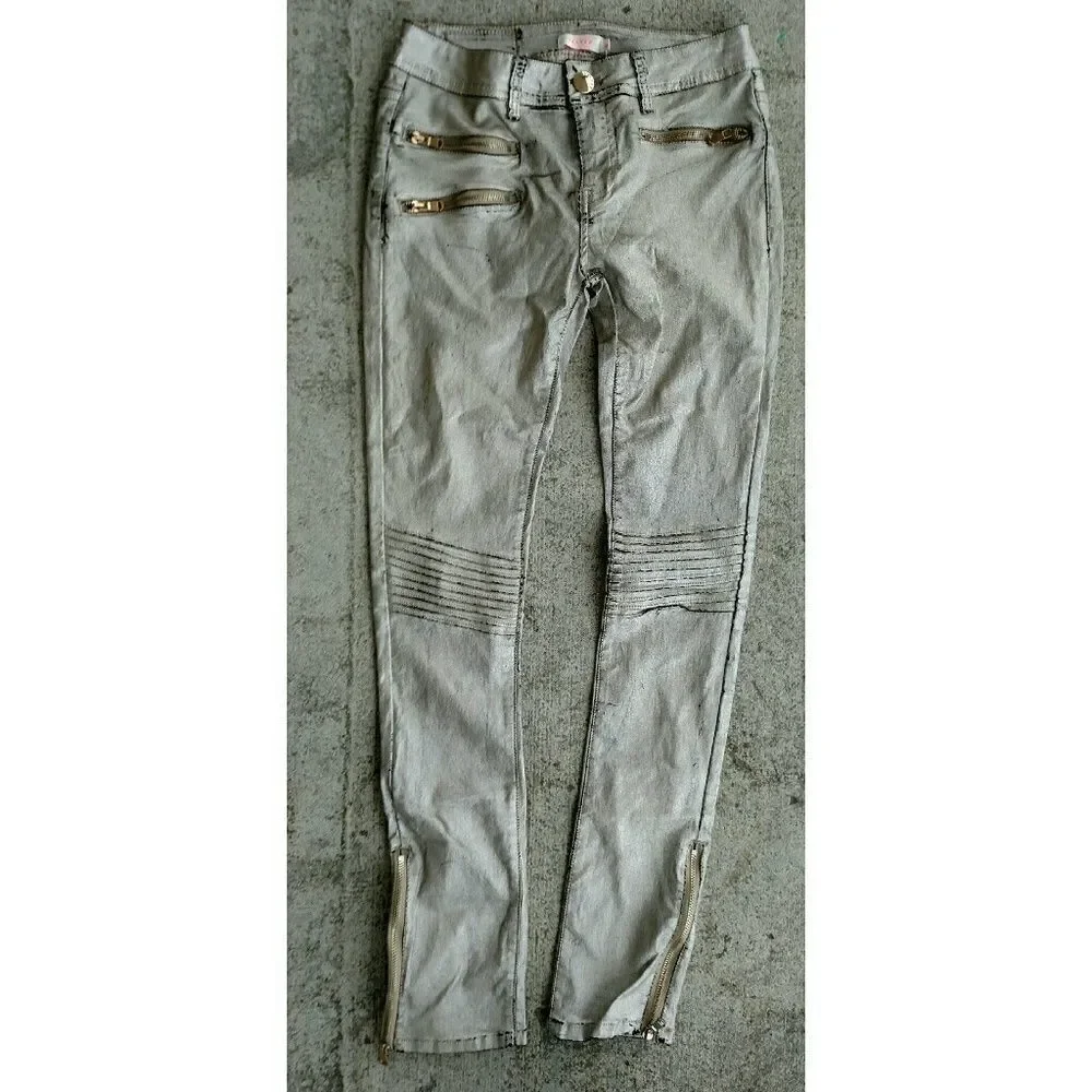 Tahnee metallic distressed jeans. Medium